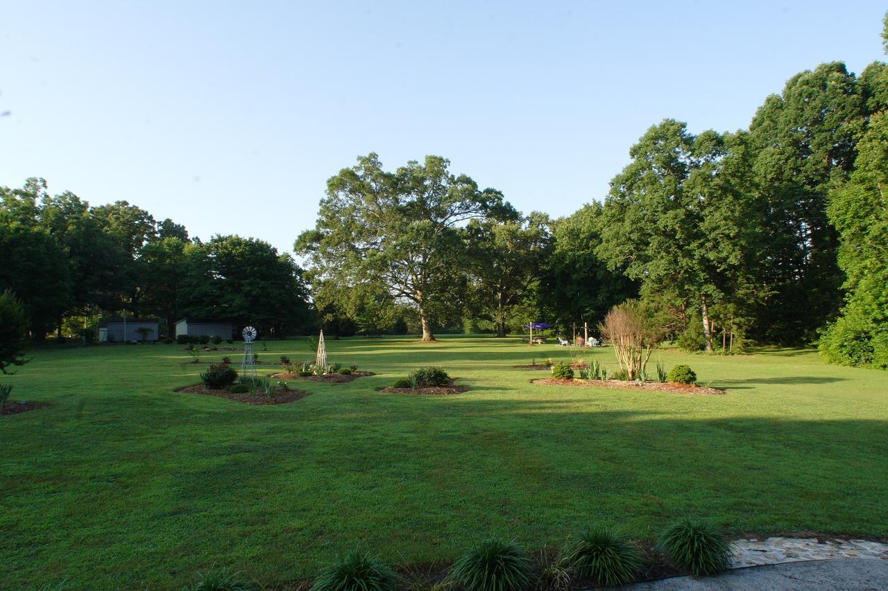 Seven Oaks Inn Bed And Breakfast High Point Exterior photo